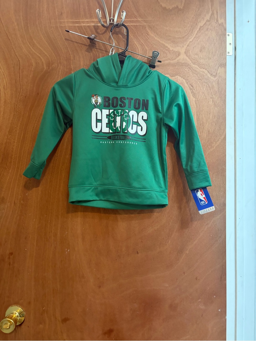 NWT  Boston  Celtics boy’s size 4T hoodie